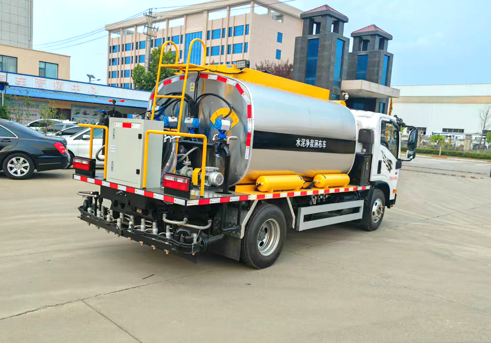 5噸重汽王牌藍(lán)牌智能瀝青灑布車