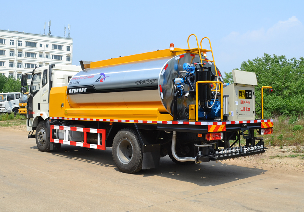 9方解放J6L智能瀝青灑布車