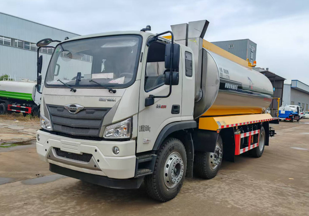 15方福田三軸（輔機(jī)）智能瀝青灑布車(chē)